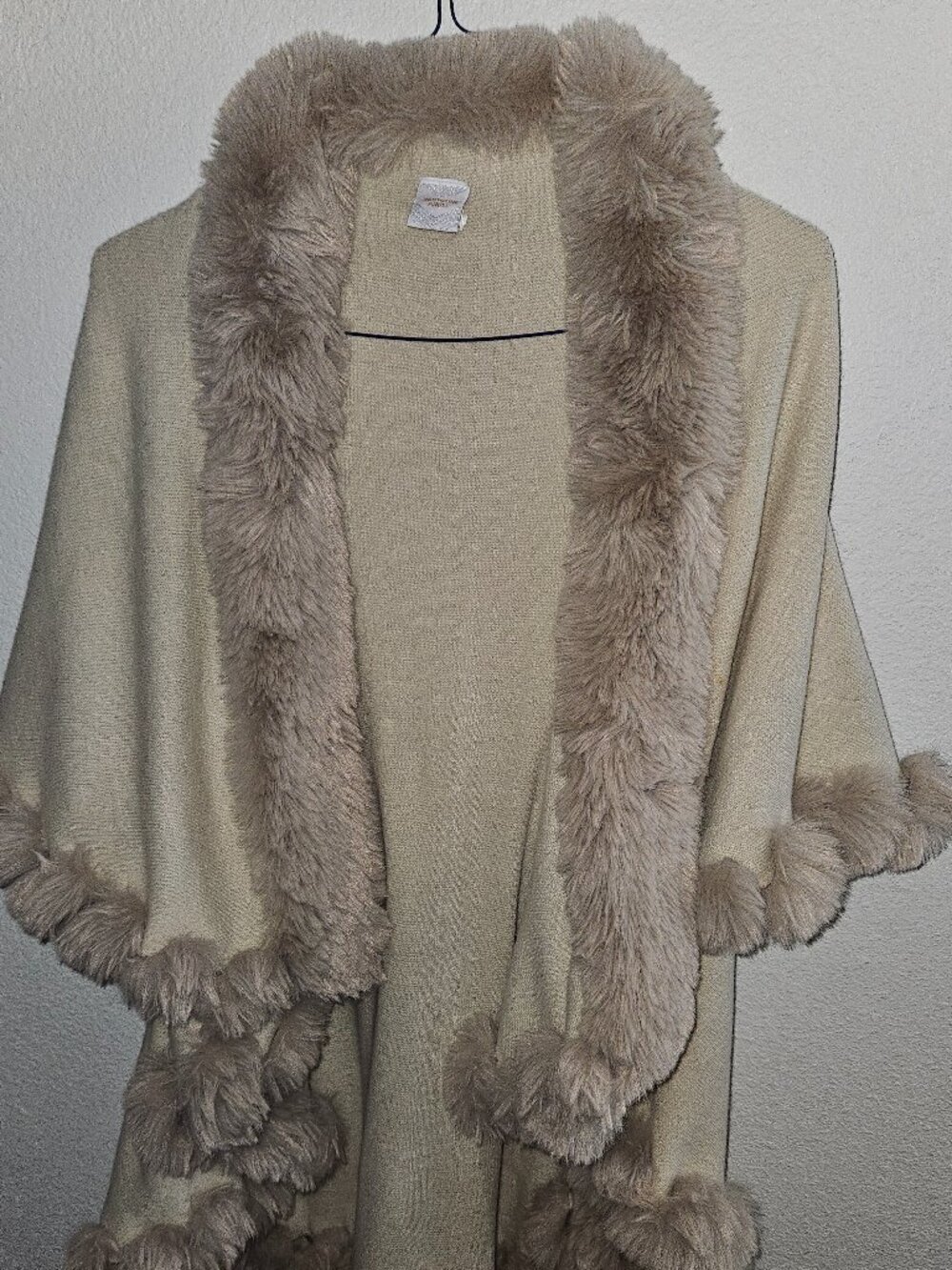 Northern Angel Faux Fur shawl Sz M  {930-6}
